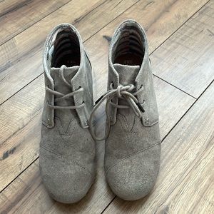 Toms Booties in Taupe